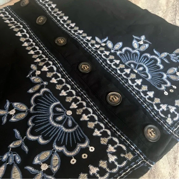 Francesca's Mi Ami Montana Button Embroidered Mini Skirt Size Small - Picture 5 of 7